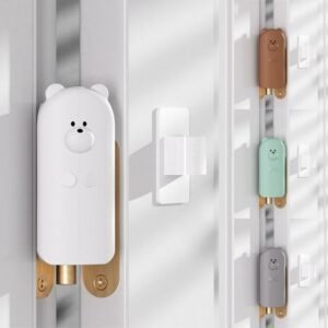 Anti-pinch hinge door
